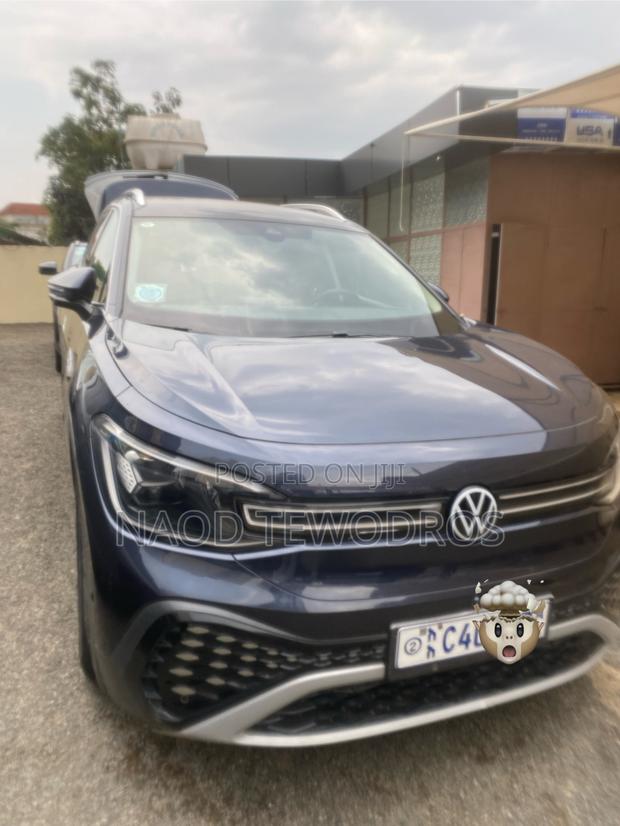 Volkswagen ID.6 2024 Blue