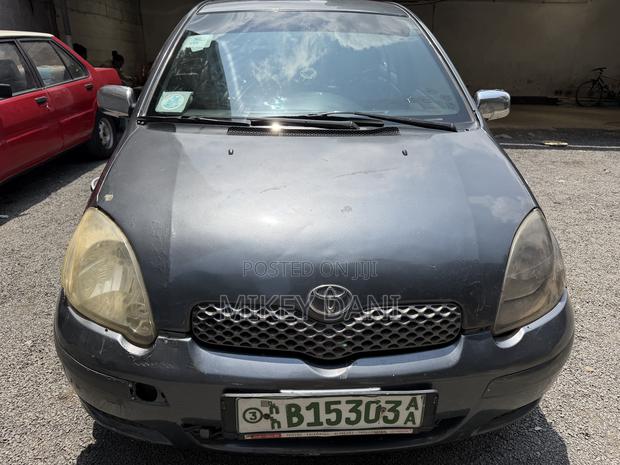 Toyota Vitz 2004 Gray