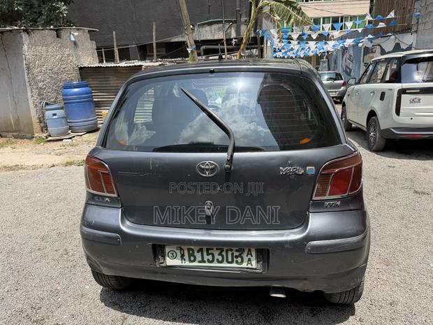 Toyota Vitz 2004 Gray