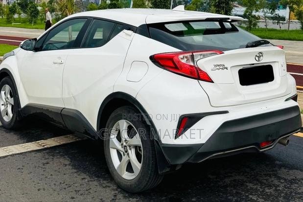 Toyota C-HR LE FWD 2020 White