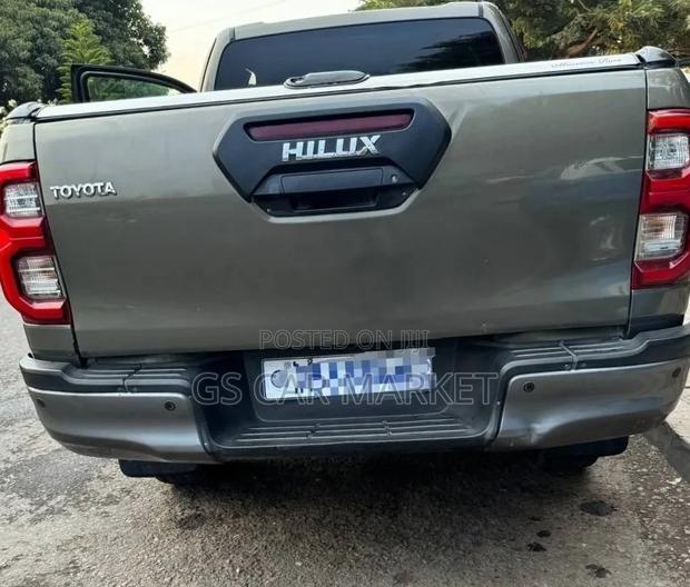 Toyota Hilux 2021 Teal