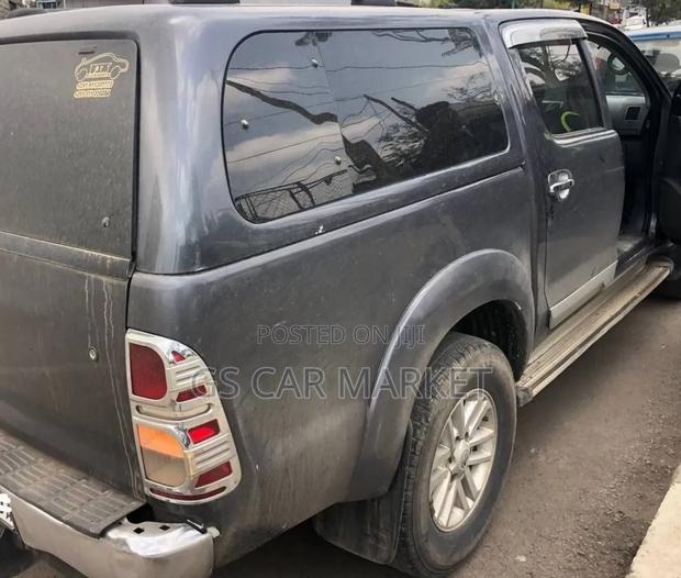 Toyota Hilux 2012 Gray