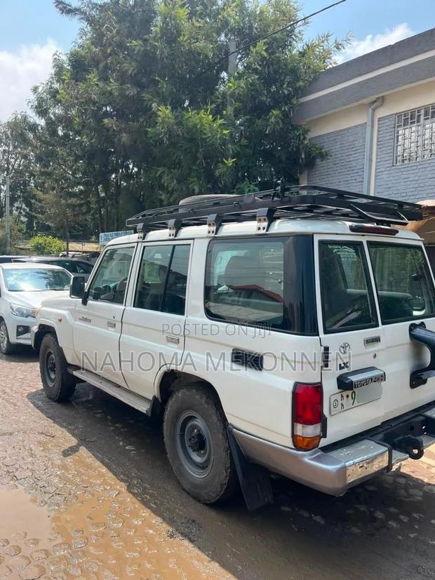 Toyota Land Cruiser 2013 White