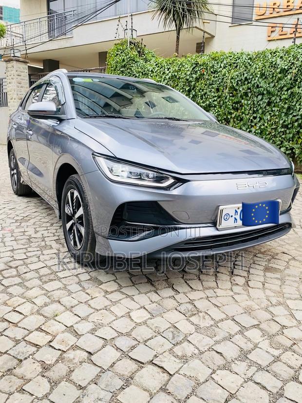 BYD E2 43 kWh 94 hp FWD 2025 Silver