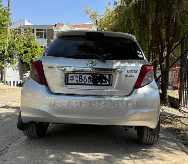 Toyota Yaris 2012 Silver