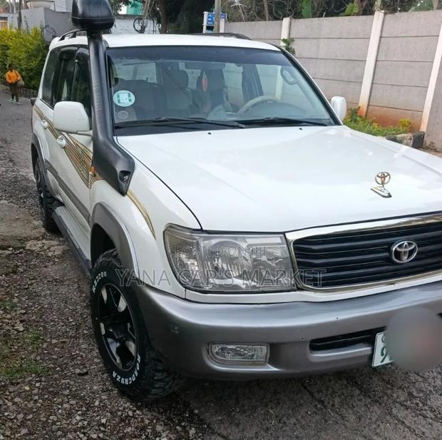 Toyota Land Cruiser 2005 Gold