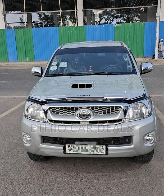Toyota Hilux 2012 Silver