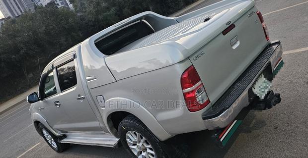 Toyota Hilux 2012 Silver