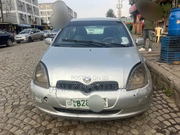Toyota Vitz 2001 Blue
