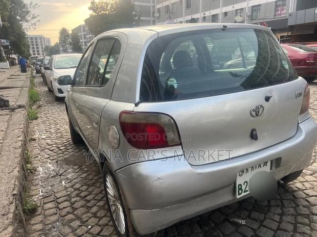 Toyota Vitz 2001 Blue