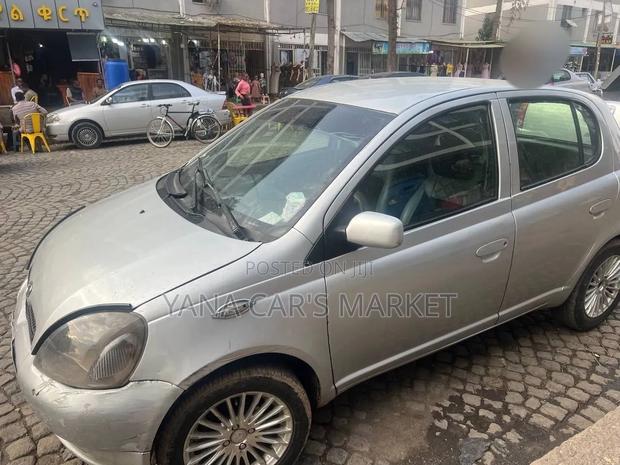 Toyota Vitz 2001 Blue