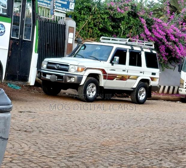 Toyota Land Cruiser 2020 White