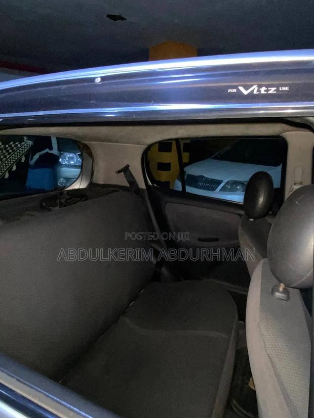 Toyota Vitz 2000 Silver