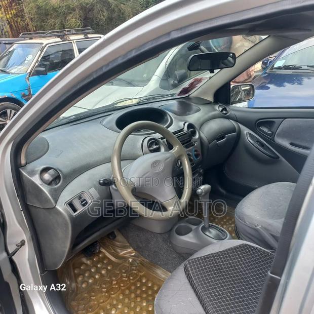 Toyota Vitz 2001