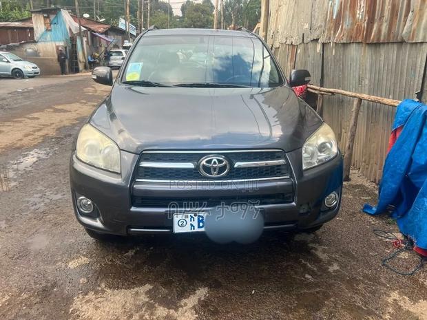 Toyota RAV4 2011 Green