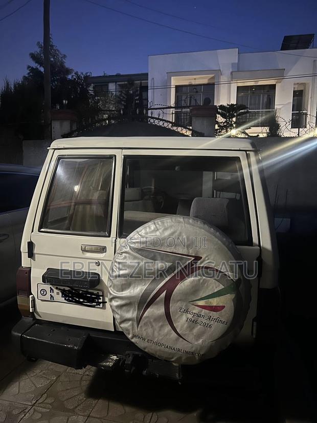 Toyota Land Cruiser 1992 White