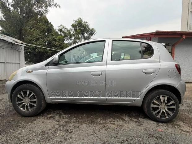 Toyota Vitz 2001