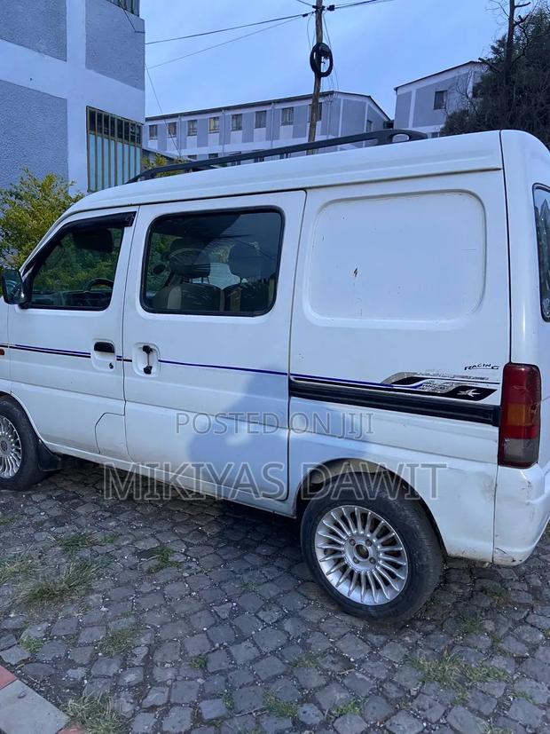 Suzuki Every Wagon 2005 White