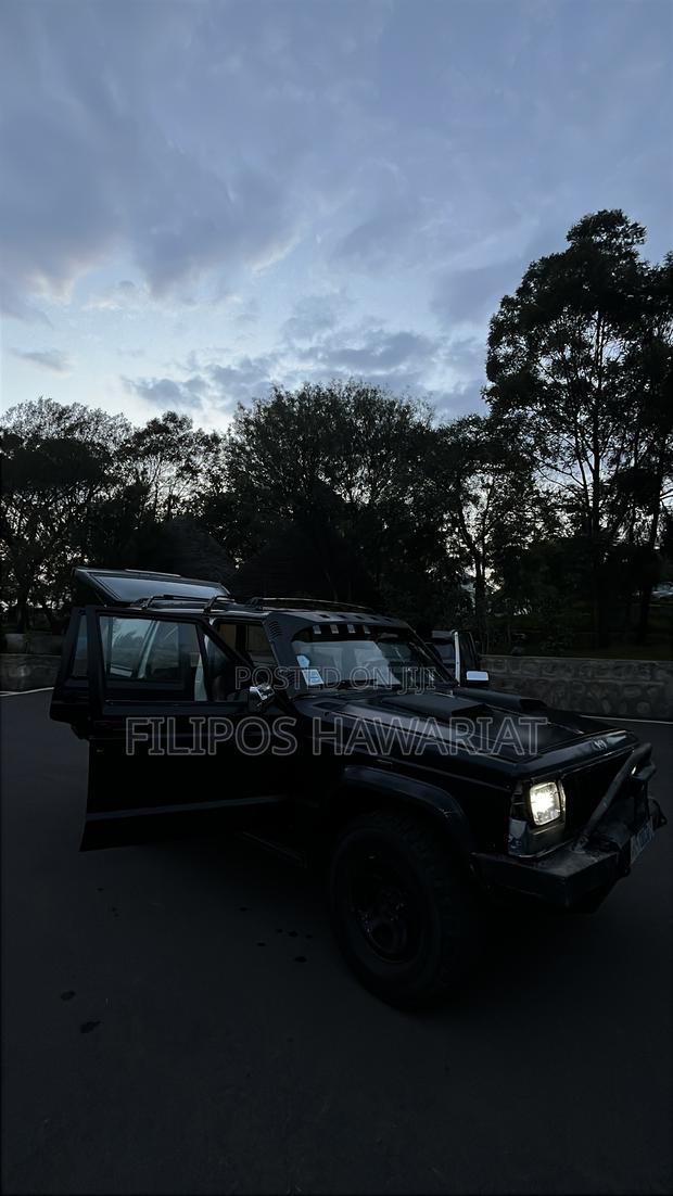 Jeep Cherokee 2004 Black