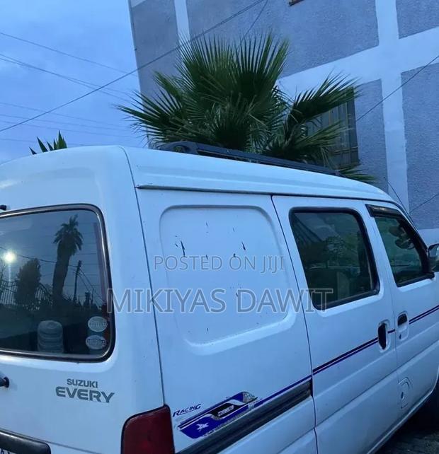 Suzuki Every Wagon 2005 White