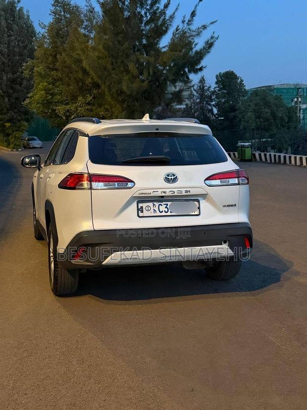 Toyota Corolla Cross Hybrid SE AWD 2023 White