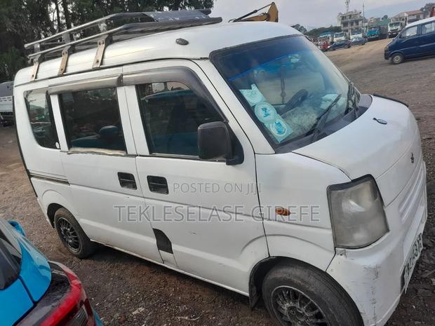 Suzuki Every Wagon 2012 White