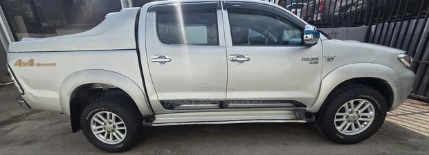 Toyota Hilux 2007 Gray