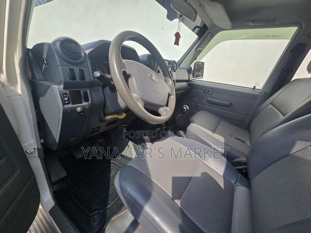 Toyota Land Cruiser 2017 White