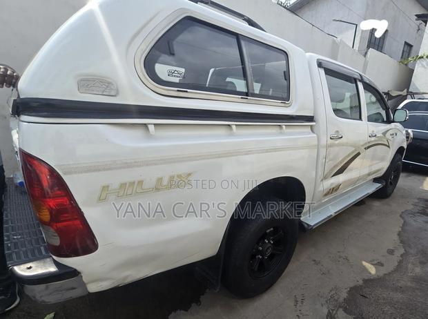 Toyota Hilux 2008 Gray