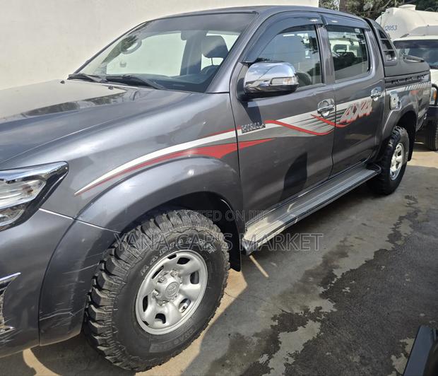 Toyota Hilux 2014 Black