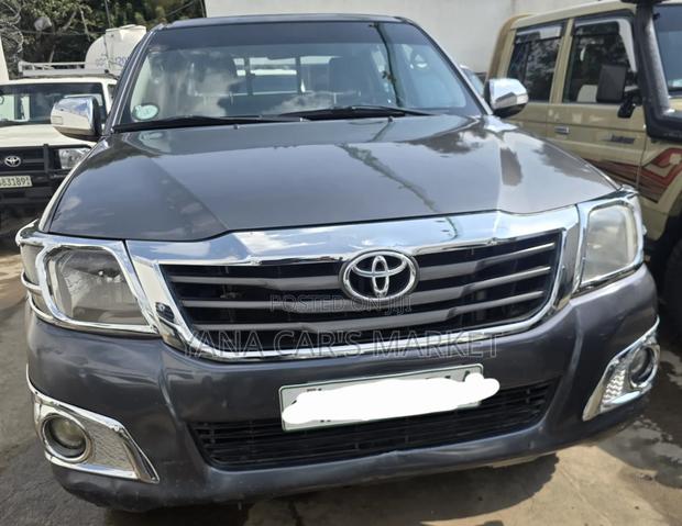 Toyota Hilux 2014 Black