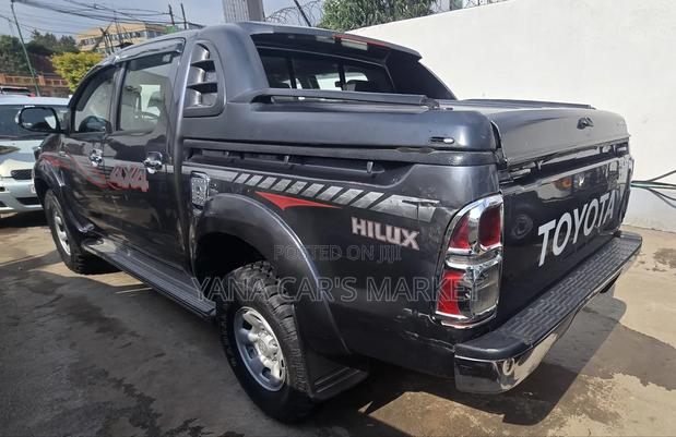 Toyota Hilux 2014 Black