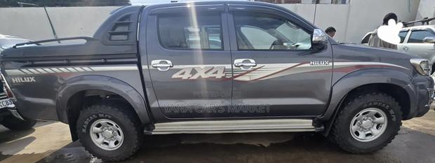 Toyota Hilux 2014 Black