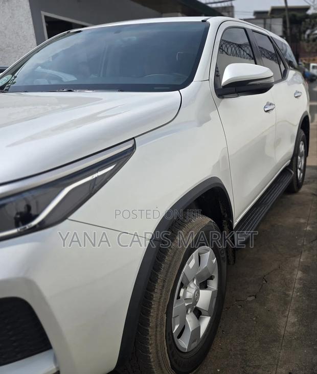 Toyota Fortuner 2023
