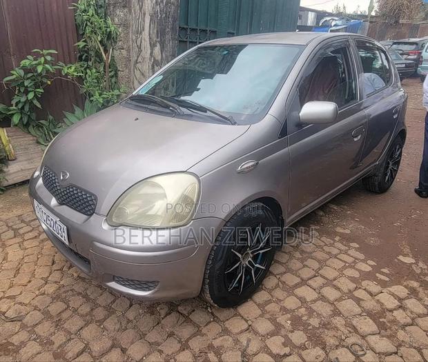 Toyota Vitz 2004 Gray