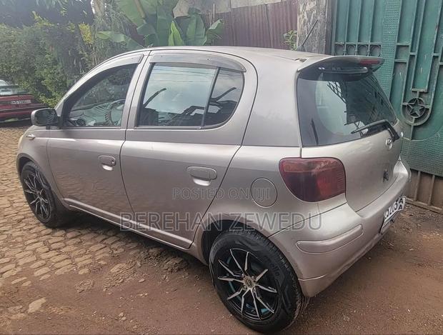 Toyota Vitz 2004 Gray