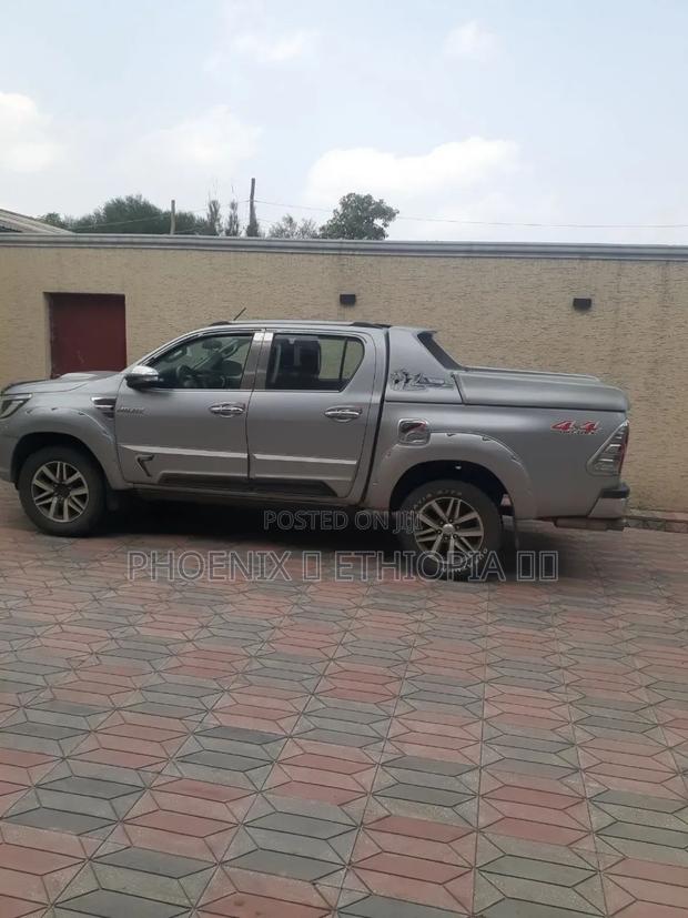 Toyota Hilux 2017 Silver