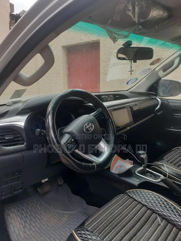 Toyota Hilux 2017 Silver