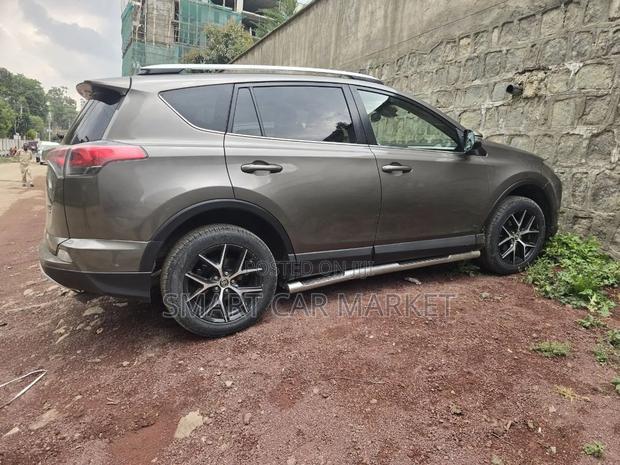 Toyota RAV4 2018 Brown