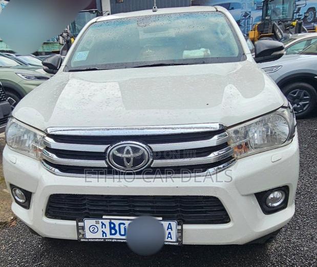 Toyota Hilux 2017 White
