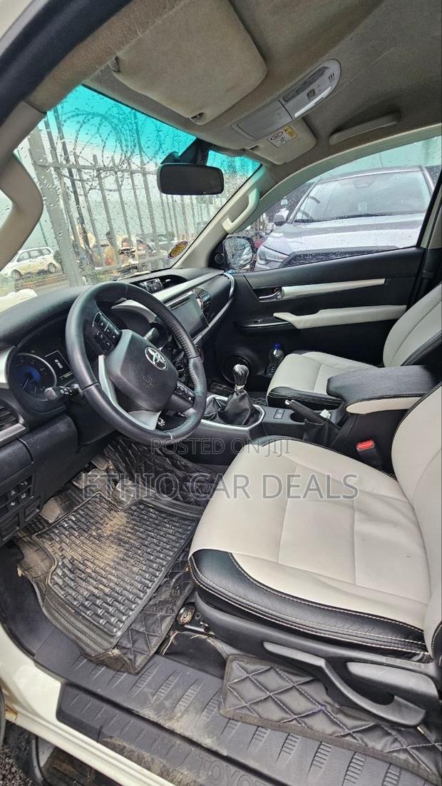 Toyota Hilux 2017 White
