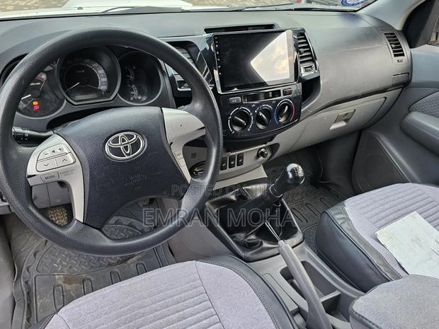 Toyota Hilux 2013 White