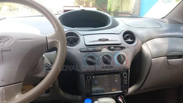 Toyota Platz 2001 Silver