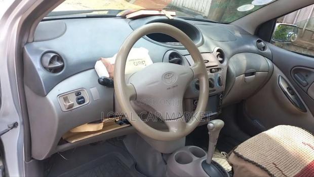 Toyota Platz 2001 Silver