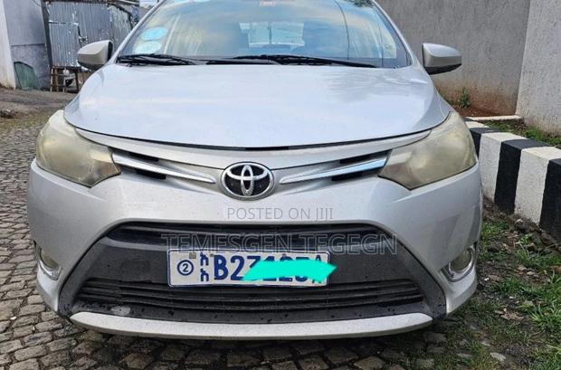 Toyota Yaris 2014 Silver