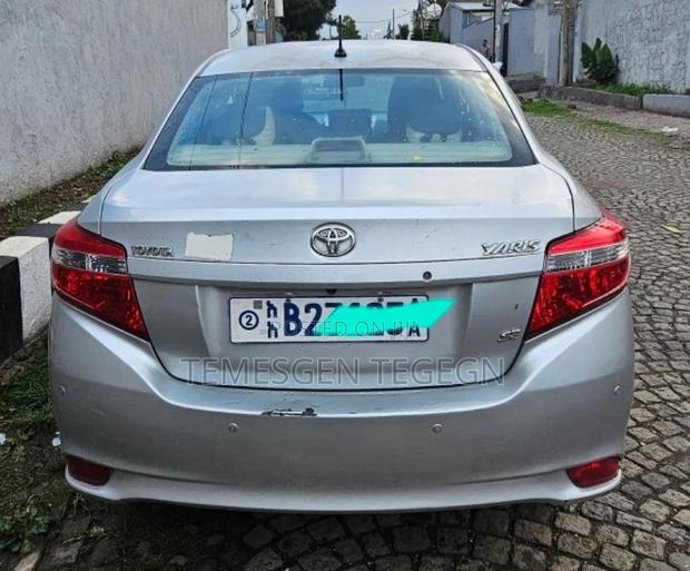 Toyota Yaris 2014 Silver