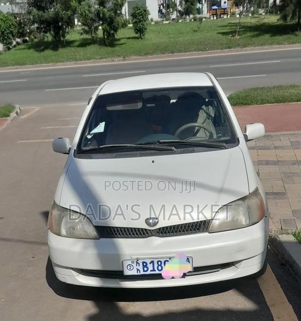 Toyota Platz 2002 White