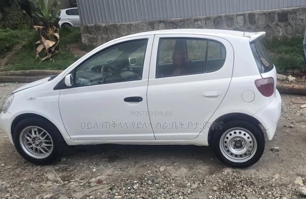 Toyota Vitz 2001 Off white