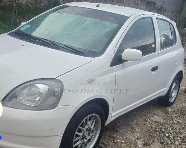 Toyota Vitz 2001 Off white