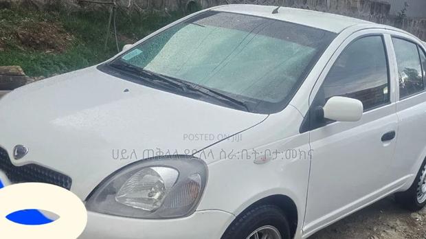 Toyota Vitz 2001 Off white